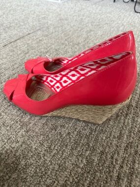Open toe shoes